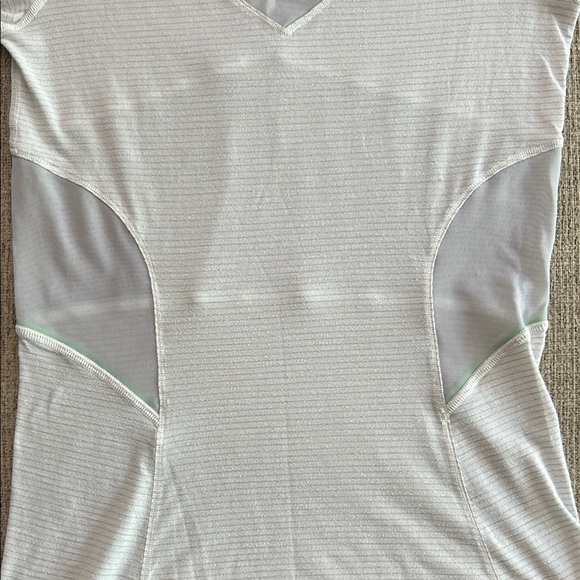 Lululemon Athletica Mesh With Me short sleeve T - Picture 5 of 8